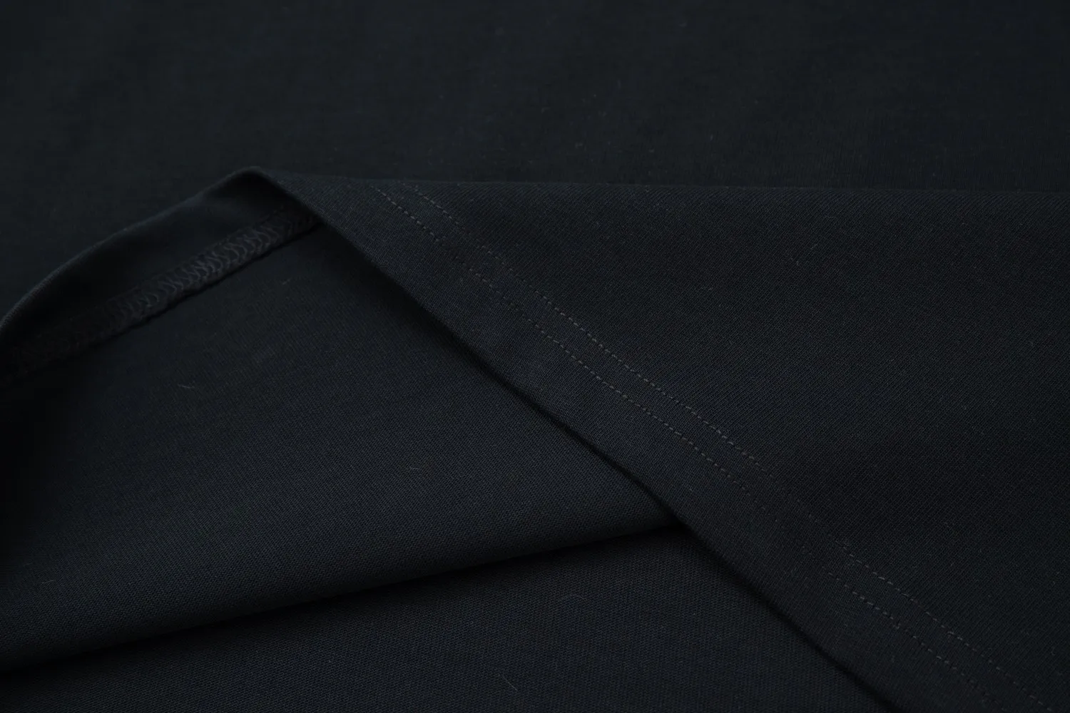 High Quality BALM 🆕Classic logo letter pattern short sleeves, official website synchronization, pure cotton fabric at the counter! Comfortable against the skin, durable and easy to wear, Classic simple logo design, meticulous original craftsmanship, customized G dyed fabrics in the same vat, very comfortable to the touch, latest brick cabinet synchronization, OS off-shoulder style, fashionable and individual, super Versatile, a good-looking one, very suitable for both men and women, a must-have style, tag, collar label, washed wheat, complete with three labels, Black.White 2️⃣ color S M L XL